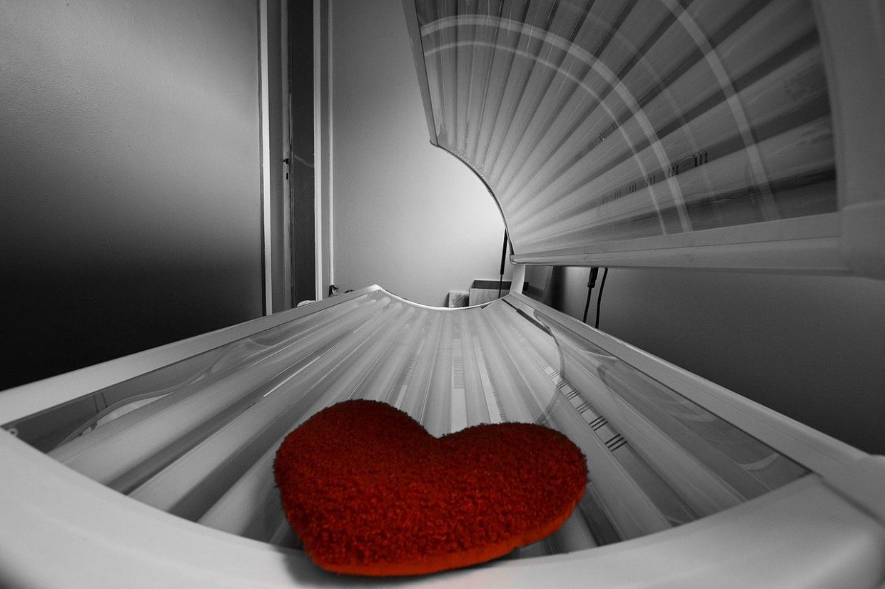 tanning bed with heart